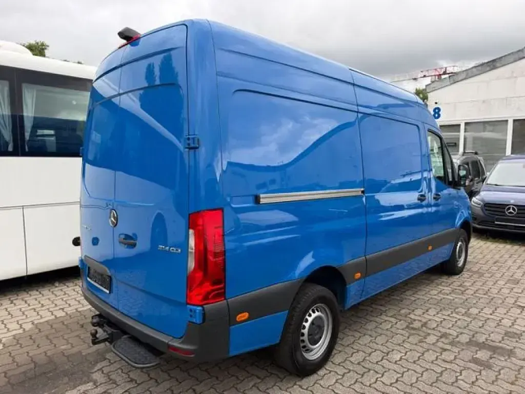 Gebraucht Mercedes Sprinter 143 PS (105 kW) 2019 Enzianblau Van