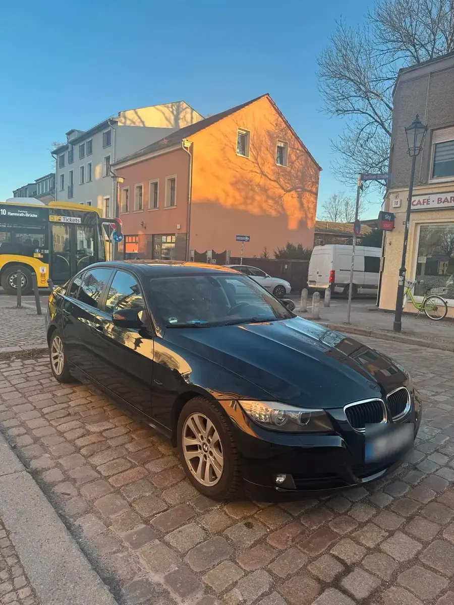 Gebraucht BMW 320 210 PS (154 kW) 2008 Schwarz Limousine
