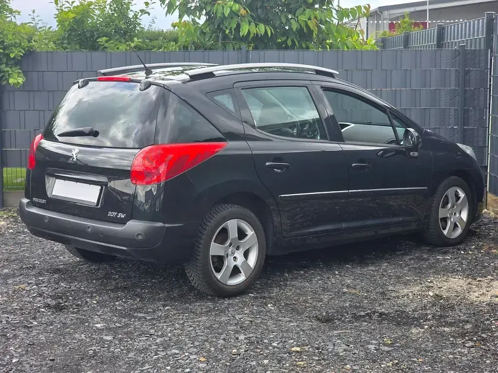 Gebraucht Peugeot 207 Premium 111 PS (81 kW) 2010 Schwarz Kombi