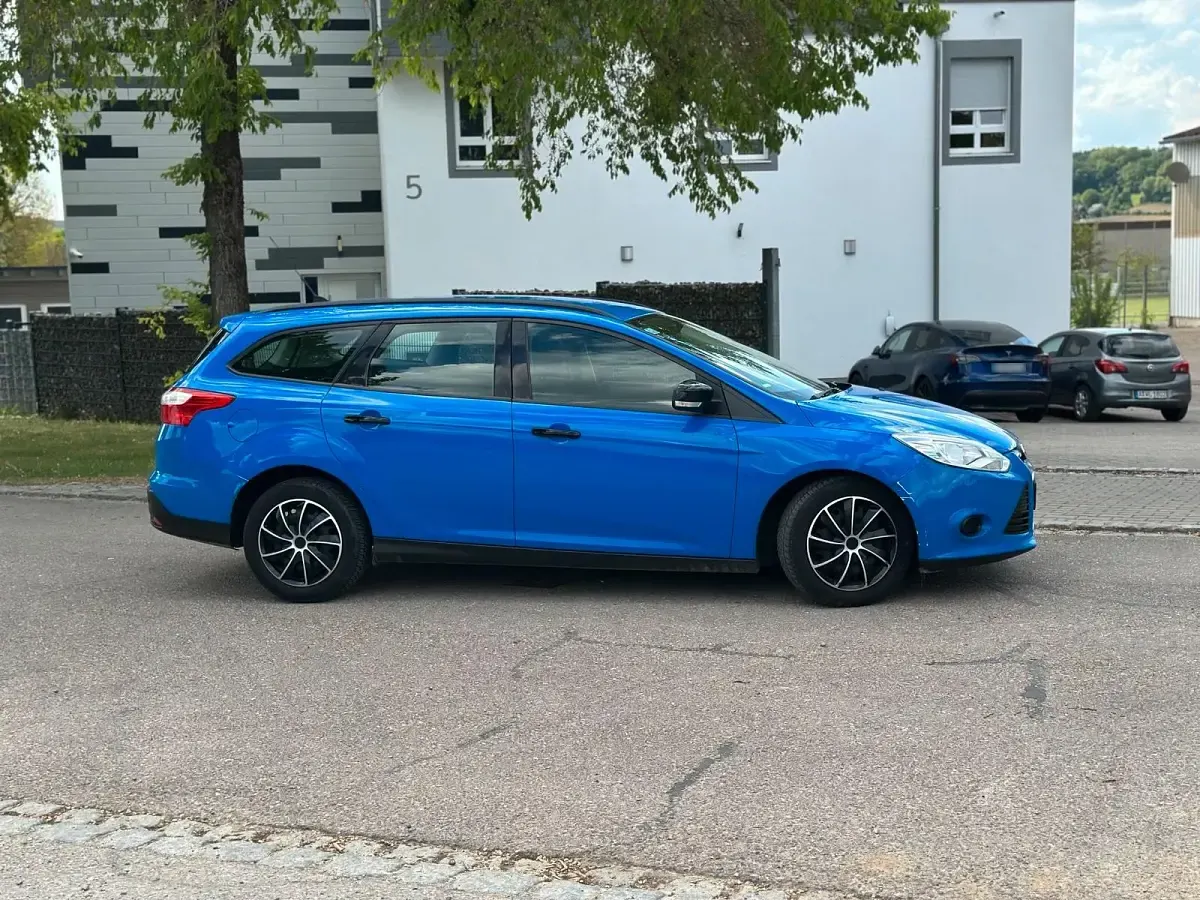 Gebraucht Ford Focus 115 PS (84 kW) 2013 Blau Kombi