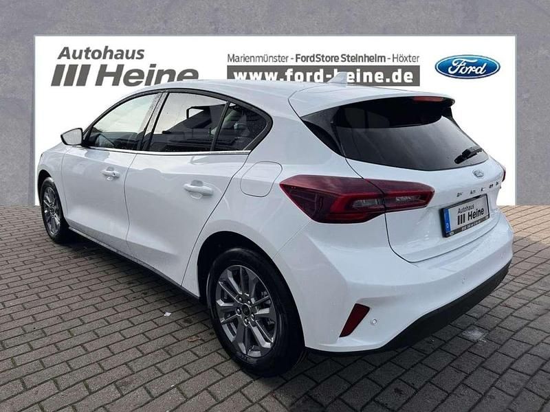 Gebraucht Ford Focus Style 125 PS (91 kW) 2023 Frozen white Limousine