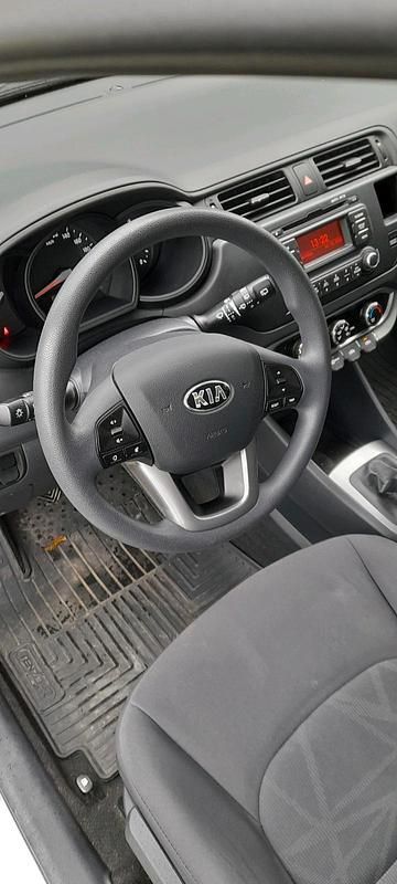 Gebraucht Kia Rio 86 PS (63 kW) 2013 Weiß Limousine