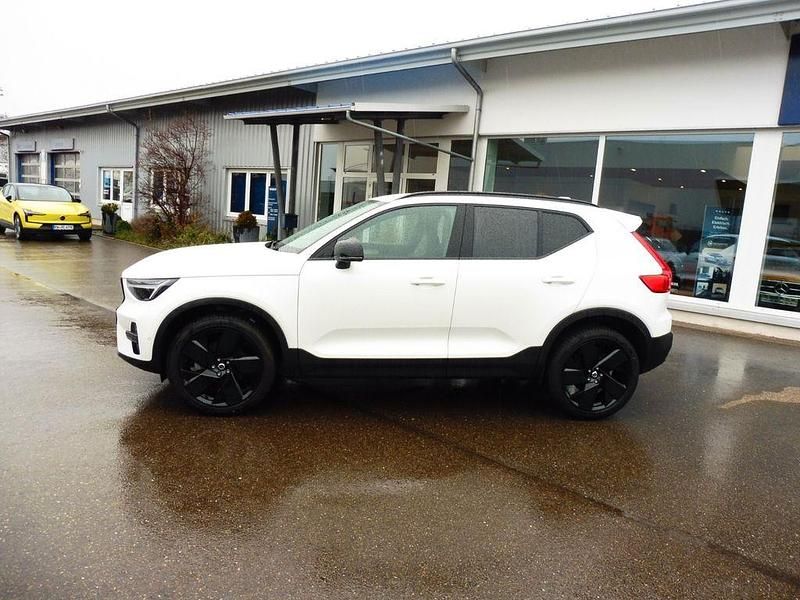Gebraucht Volvo XC40 Plus 197 PS (144 kW) 2025 Crystal white / metallic SUV