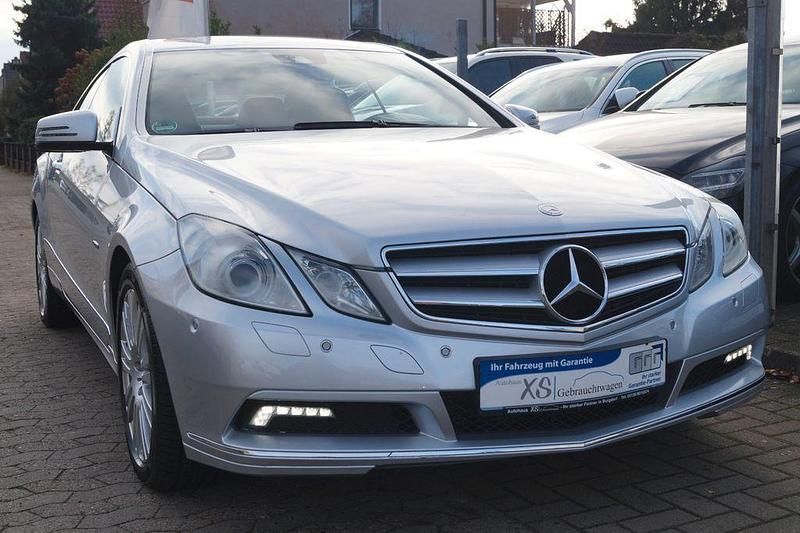 Gebraucht Mercedes E250 Avantgarde 204 PS (150 kW) 2010 Silber Coupé