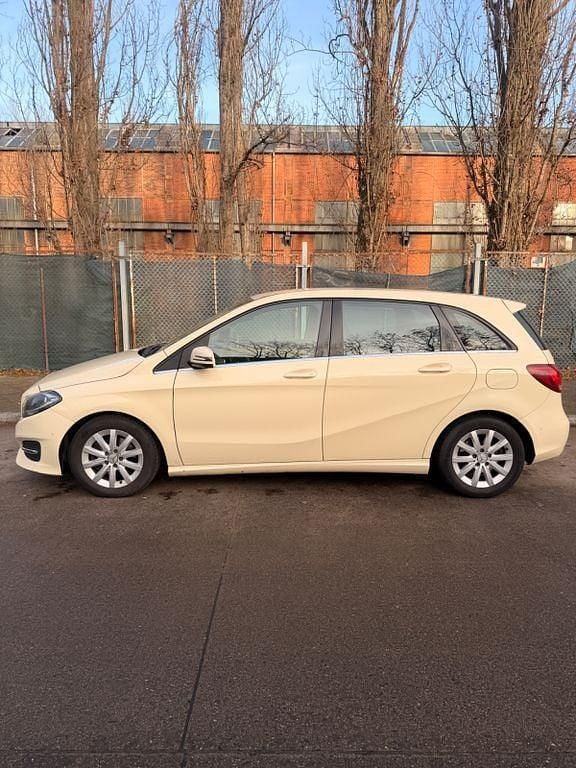 Gebraucht Mercedes B180 109 PS (80 kW) 2016 Beige Van / Kleinbus