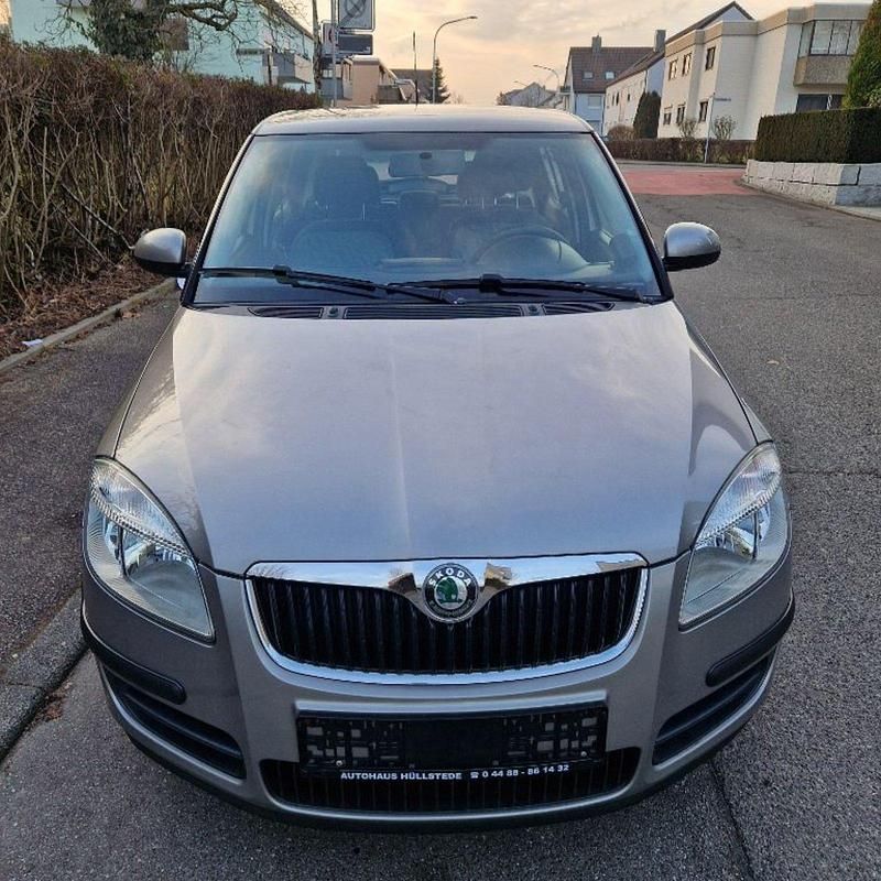 Grau Gebraucht 2010 Skoda Fabia Limousine | 2.390 € (Superpreis) - Bild 1/4