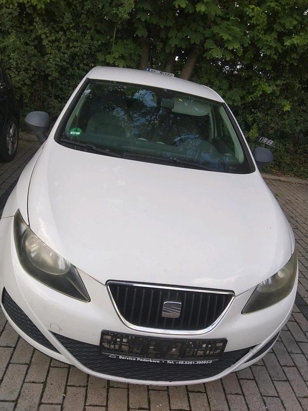 Weiß Gebraucht 2009 Seat Ibiza Limousine | 2.000 € (Fairer Preis) - Bild 1/4