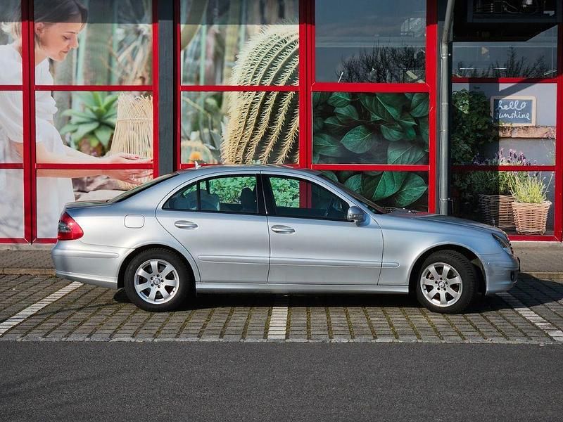 Gebraucht Mercedes E200 Classic 184 PS (135 kW) 2008 Silber Limousine