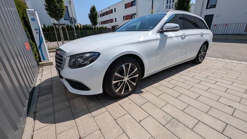 Weiß Gebraucht 2020 Mercedes E200 Exclusive Kombi | 34.599 € (Fairer Preis) - Bild 1/4