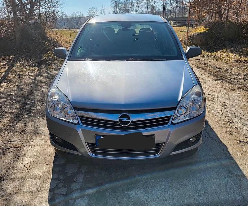 Gebraucht Opel Astra 116 PS (85 kW) 2007 Silber Limousine