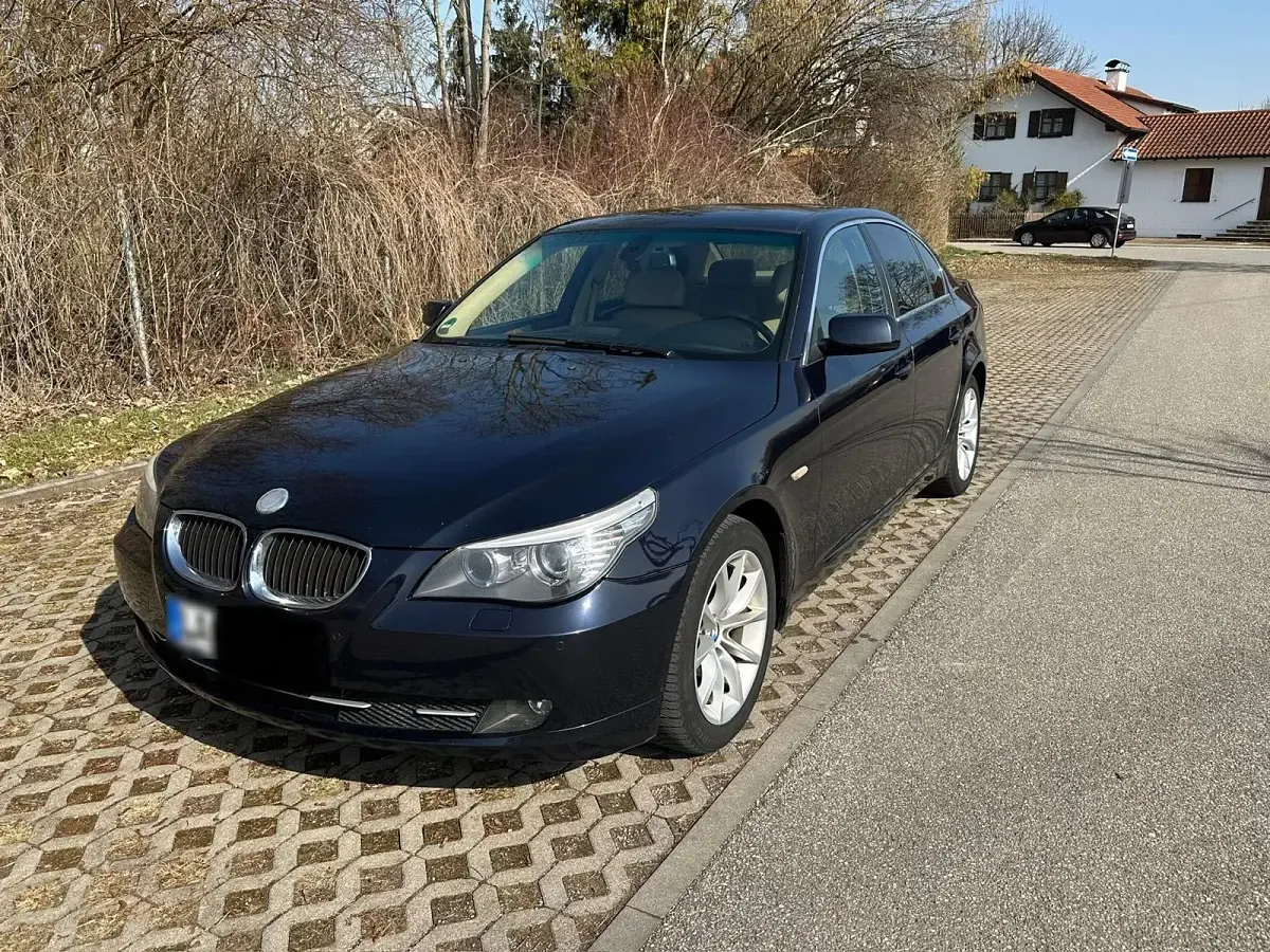 Gebraucht BMW 523 Advantage 190 PS (139 kW) 2008 Blau Limousine