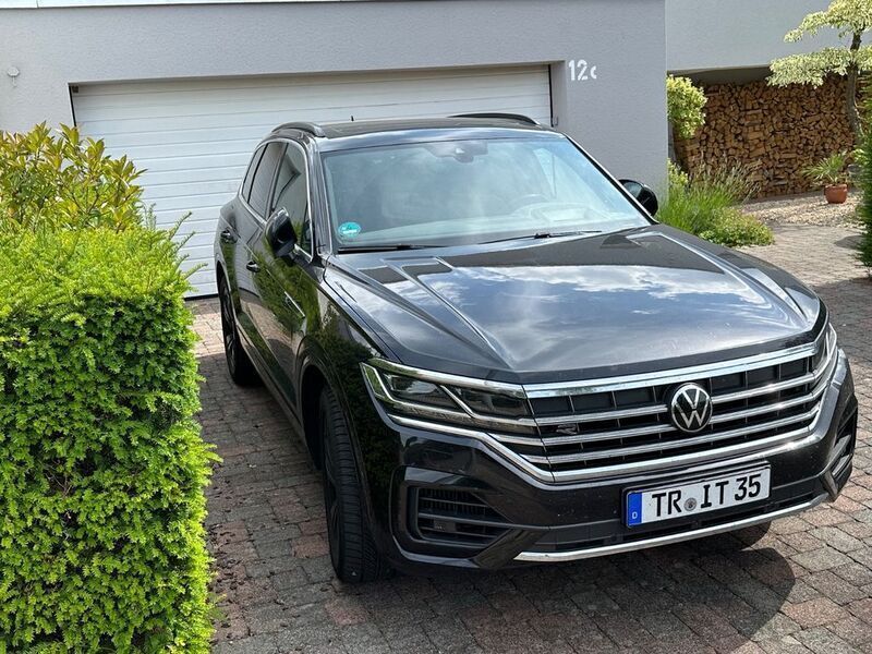 Schwarz Gebraucht 2022 VW Touareg R-line SUV | 51.900 € (Fairer Preis) - Bild 1/4