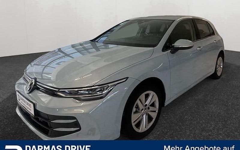 Blau Gebraucht 2024 VW Golf Life Limousine | 23.490 € (Fairer Preis) - Bild 1/4