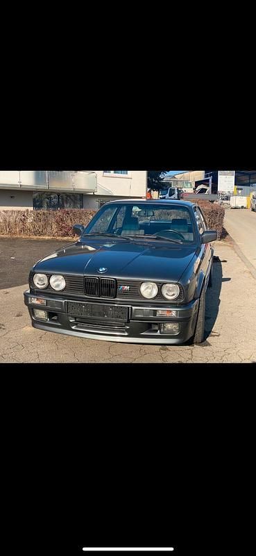 Grau Gebraucht 1988 BMW 325 Limousine | 24.000 € - Bild 1/4