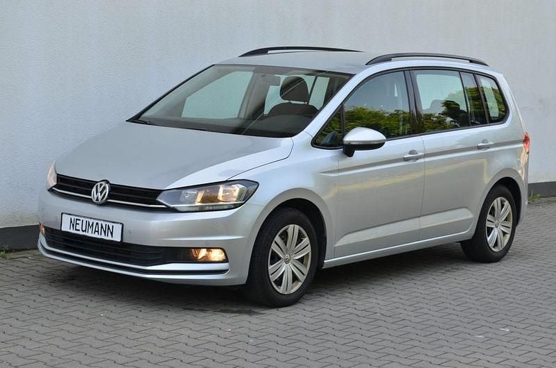 Gebraucht VW Touran Trendline 116 PS (85 kW) 2019 Silber Van / Kleinbus