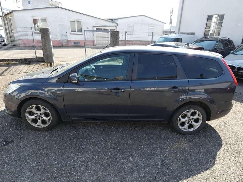 Gebraucht Ford Focus Viva 101 PS (74 kW) 2011 Royalgrau met. Kombi