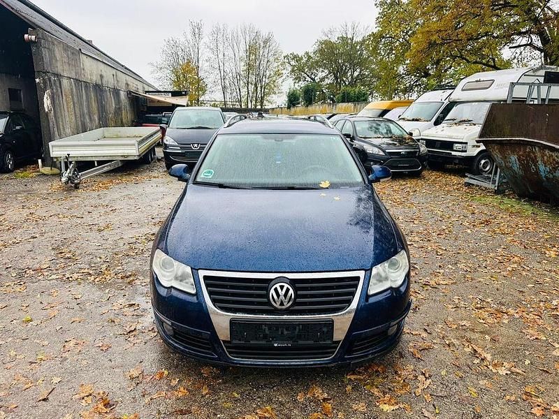 Gebraucht VW Passat 140 PS (102 kW) 2010 Blau Kombi
