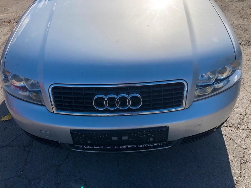 Silber Gebraucht 2001 Audi A4 Limousine | 1.590 € (Fairer Preis) - Bild 1/4