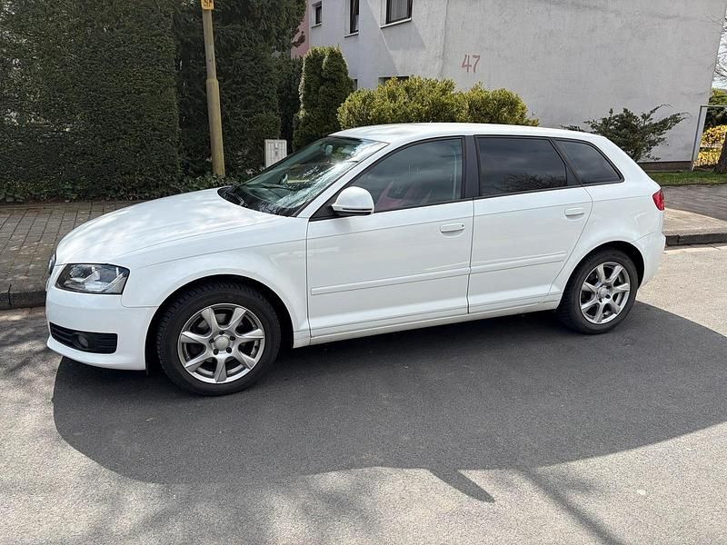 Gebraucht Audi A3 101 PS (74 kW) 2010 Weiß Kleinwagen