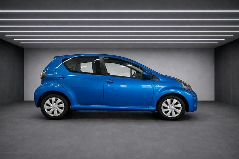Gebraucht Toyota Aygo 68 PS (50 kW) 2013 Blau Kleinwagen