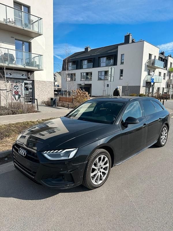 Gebraucht Audi A4 Business 130 PS (95 kW) 2022 Schwarz Kombi