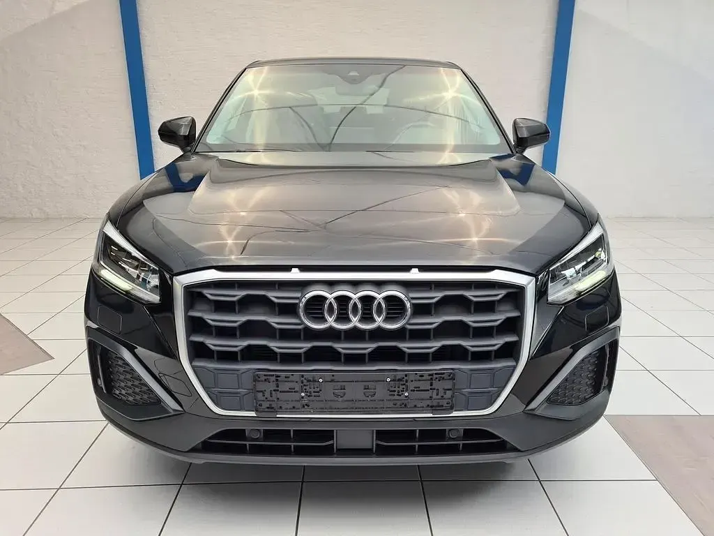 Używany Audi Q2 Basis 116 KM (85 kW) 2024 Czarny SUV