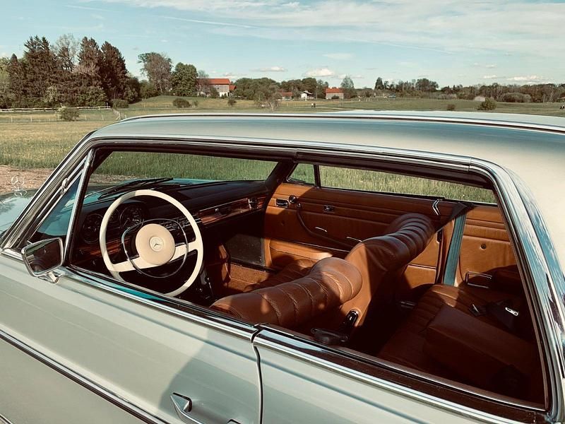 Gebraucht Mercedes W114 150 PS (110 kW) 1971 Silber Coupé