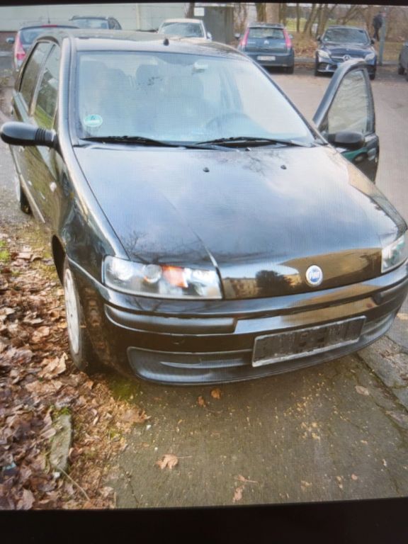 Schwarz Gebraucht 2001 Fiat Punto Kleinwagen | 850 € (Guter Preis) - Bild 1/4