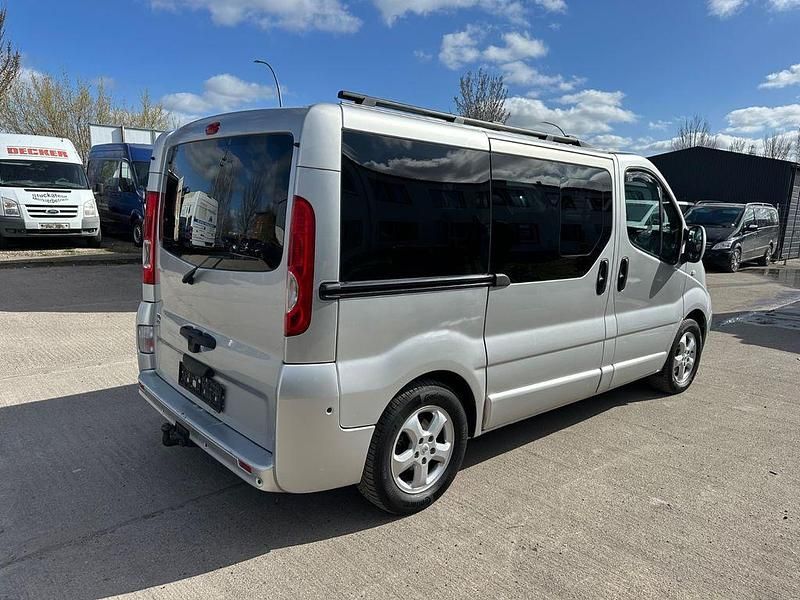 Gebraucht Renault Trafic 145 PS (106 kW) 2009 Silber Van / Kleinbus