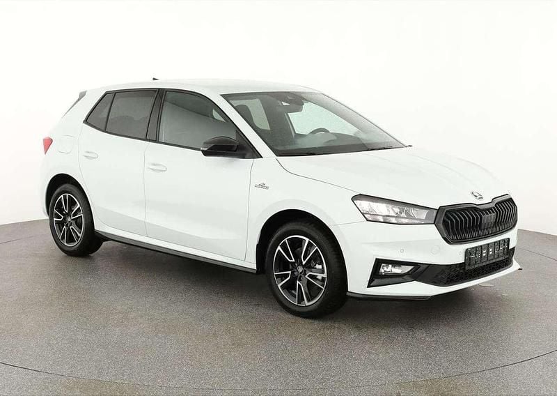 Moonweiss metallic Neu 2025 Skoda Fabia Monte Carlo Limousine | 23.045 € (Fairer Preis) - Bild 1/4