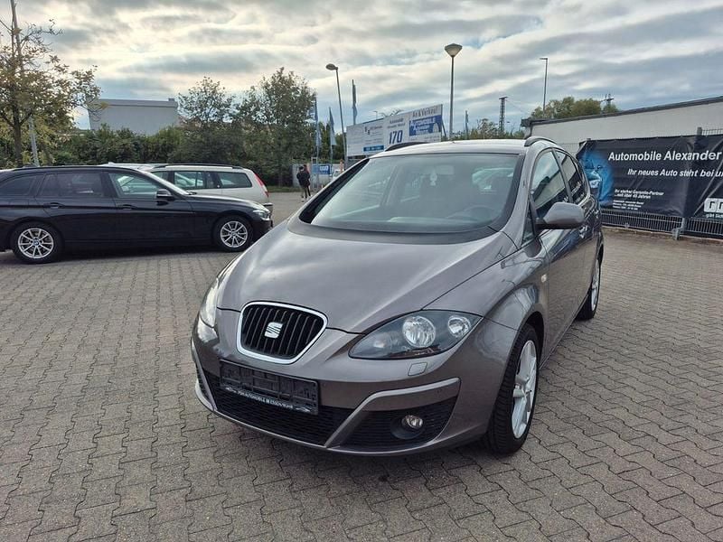 Grau Gebraucht 2015 Seat Altea XL Sun Van / Kleinbus | 3.999 € (Guter Preis) - Bild 1/4