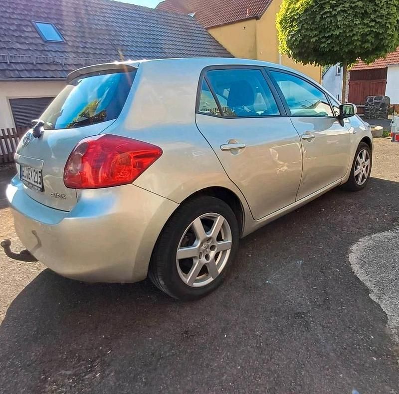 Silber Gebraucht 2008 Toyota Auris Limousine | 2.000 € (Guter Preis) - Bild 1/4