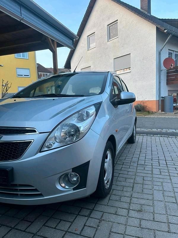 Grau Gebraucht 2010 Chevrolet Spark Kleinwagen | 1.999 € (Fairer Preis) - Bild 1/4
