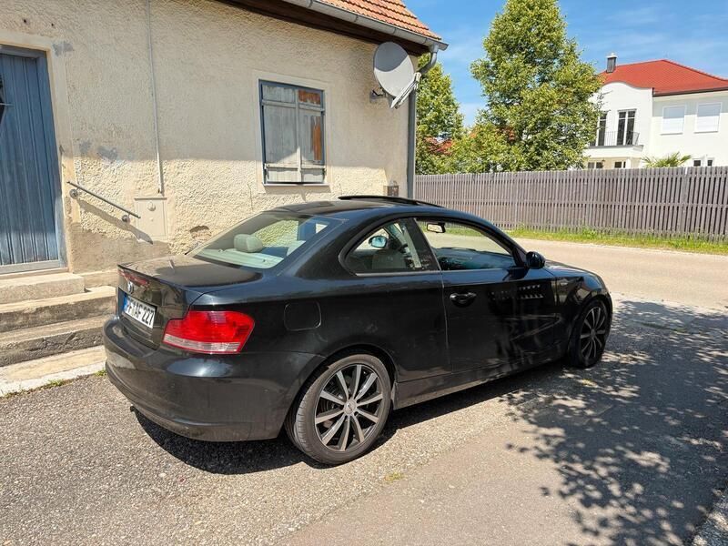 Schwarz Gebraucht 2008 BMW 120 Coupé Coupé | 5.400 € (Fairer Preis) - Bild 1/4