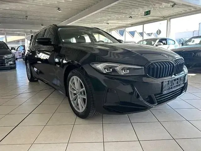 Gebraucht BMW 320e Shadowline 350 PS (257 kW) 2023 Schwarz Limousine