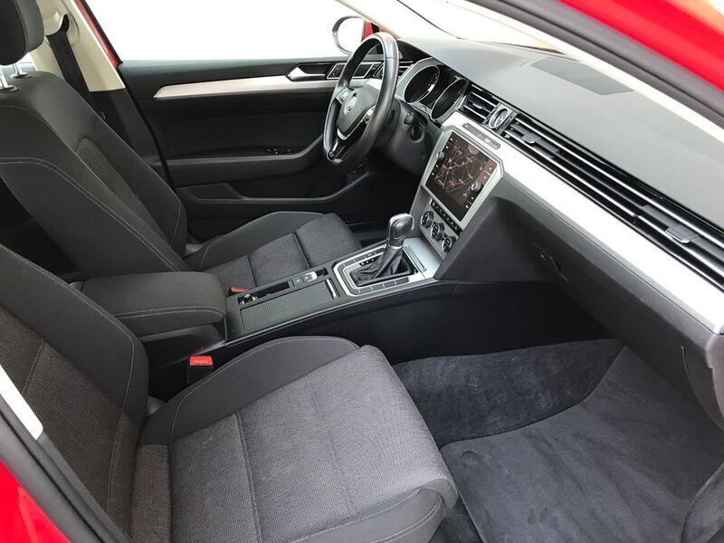 Gebraucht VW Passat 122 PS (89 kW) 2021 Rot Kombi