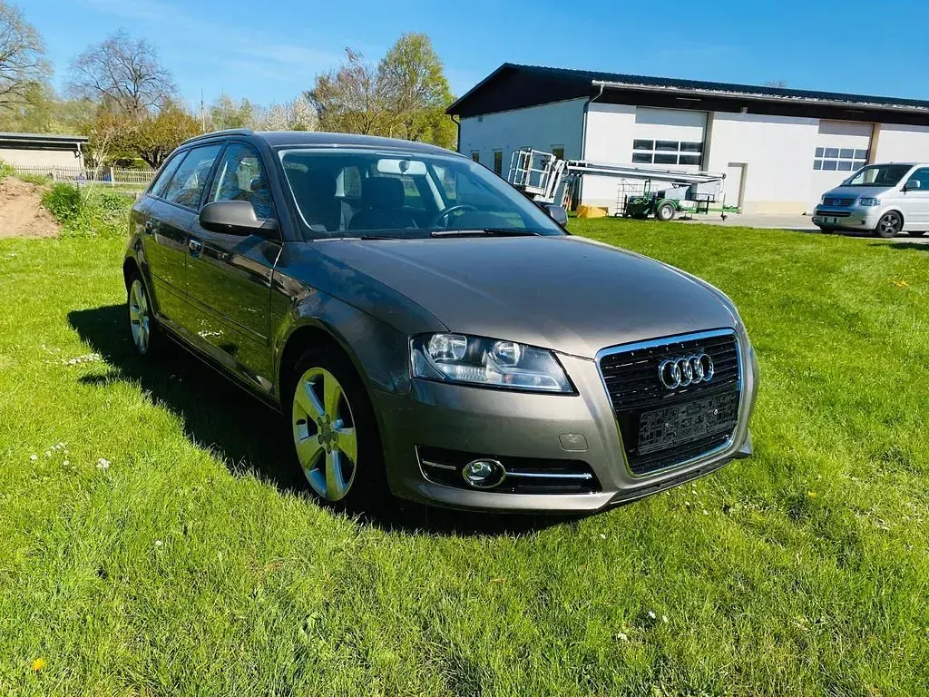 Używany Audi A3 105 KM (77 kW) 2011 Beżowy Hatchback