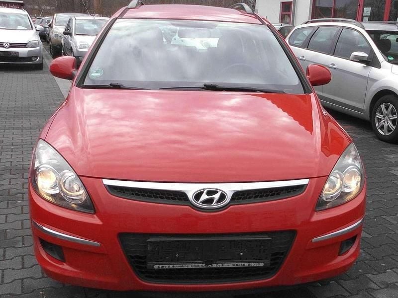 Rot Gebraucht 2009 Hyundai i30 Edition+ Kombi | 2.000 € (Superpreis) - Bild 1/4