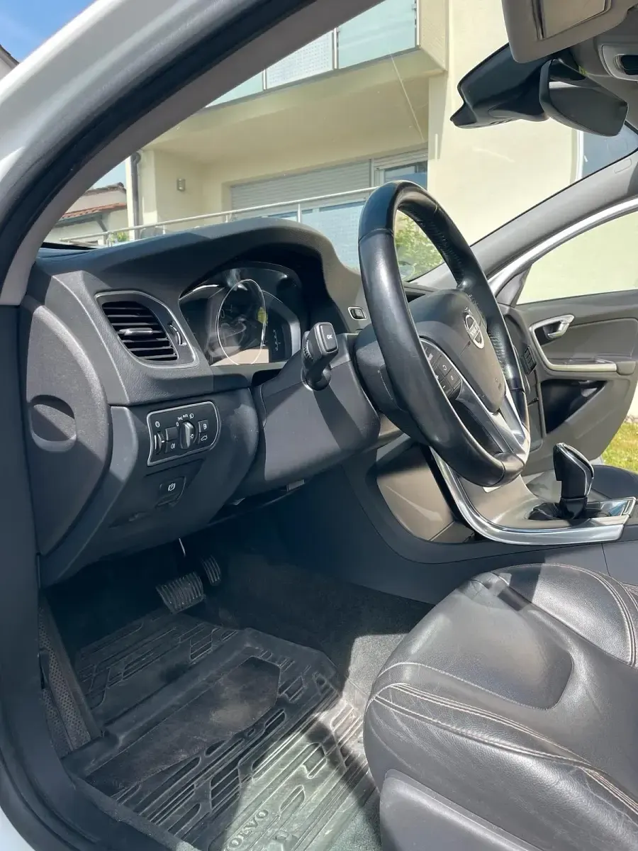 Gebraucht Volvo V60 CC 254 PS (186 kW) 2016 Weiß Kombi
