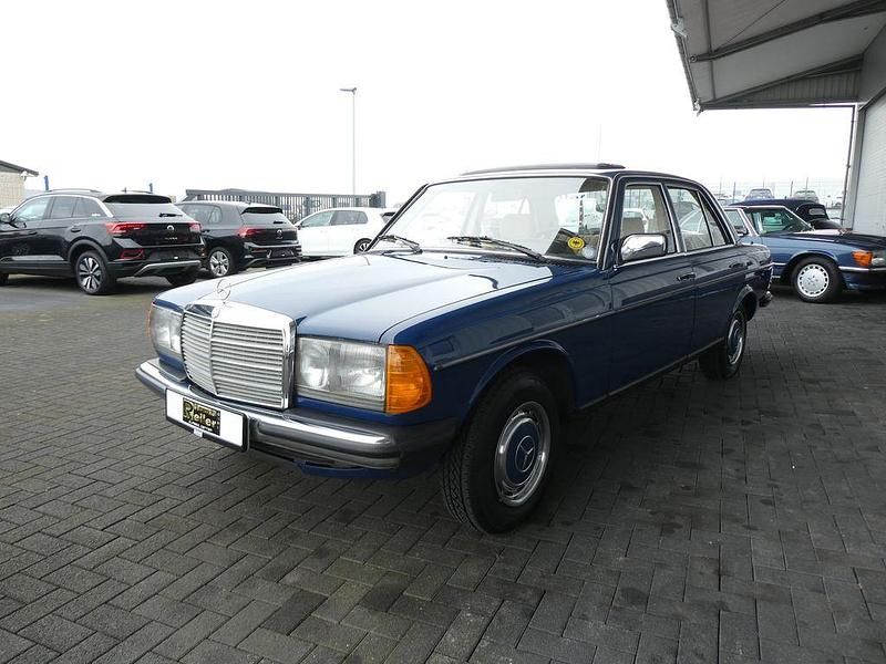 Gebraucht Mercedes 200 60 PS (44 kW) 1984 Blau Limousine