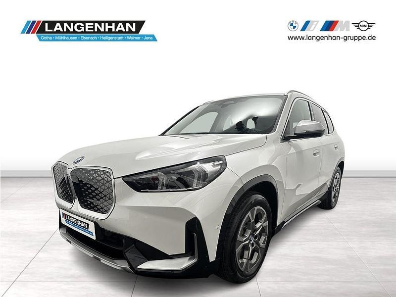Weiß Gebraucht 2025 BMW iX1 Sport Line SUV | 43.599 € (Fairer Preis) - Bild 1/4