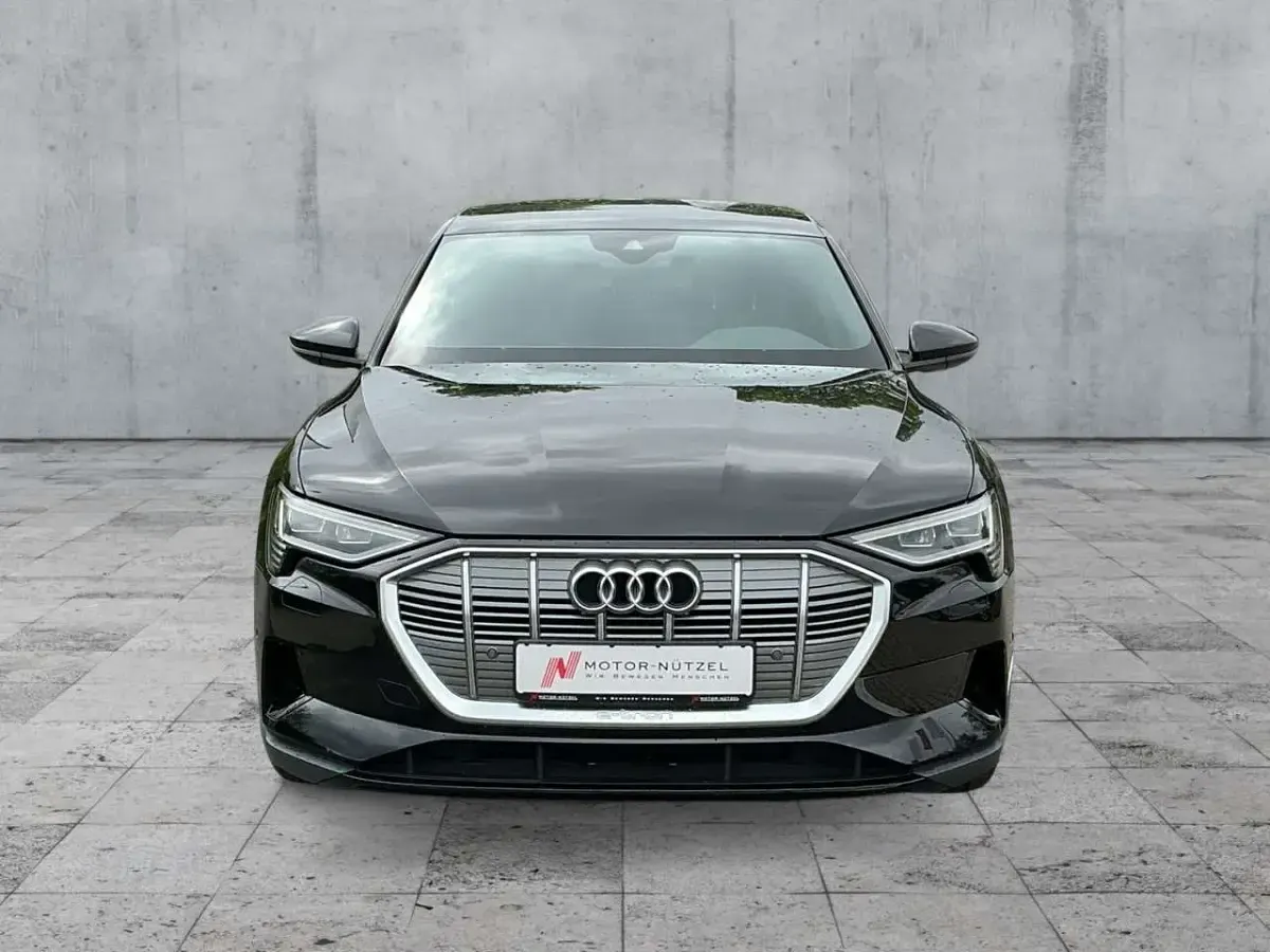 Gebraucht Audi e-tron S-Line 300 kW (408 PS) 2022 Mythosschwarz metallic SUV