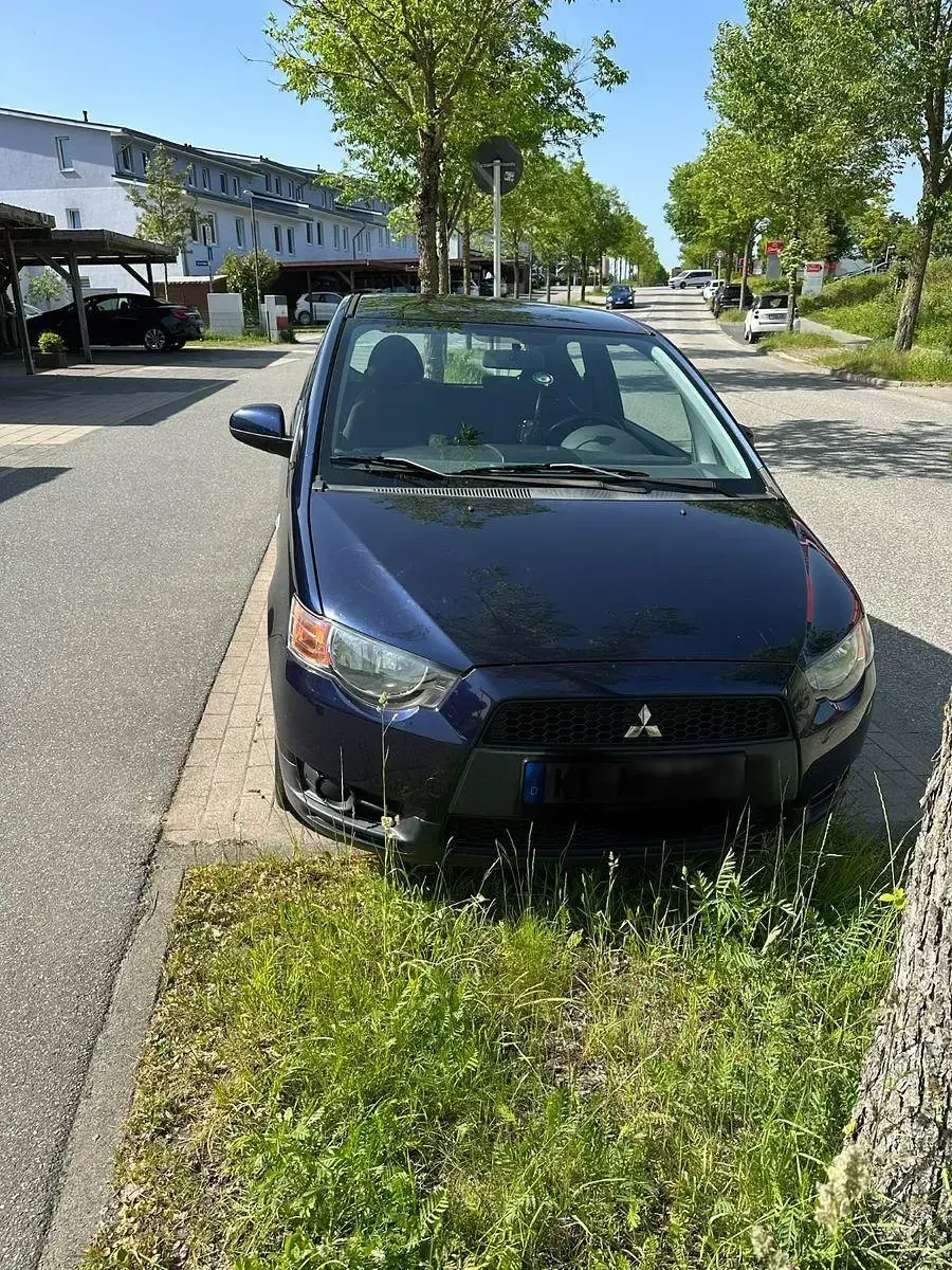 Gebraucht Mitsubishi Colt Intense 95 PS (69 kW) 2011 Blau Kleinwagen
