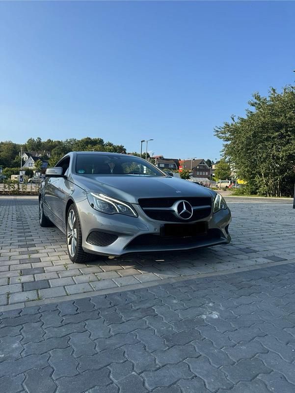 Grau Gebraucht 2013 Mercedes E250 AMG line Coupé | 13.999 € (Superpreis) - Bild 1/4