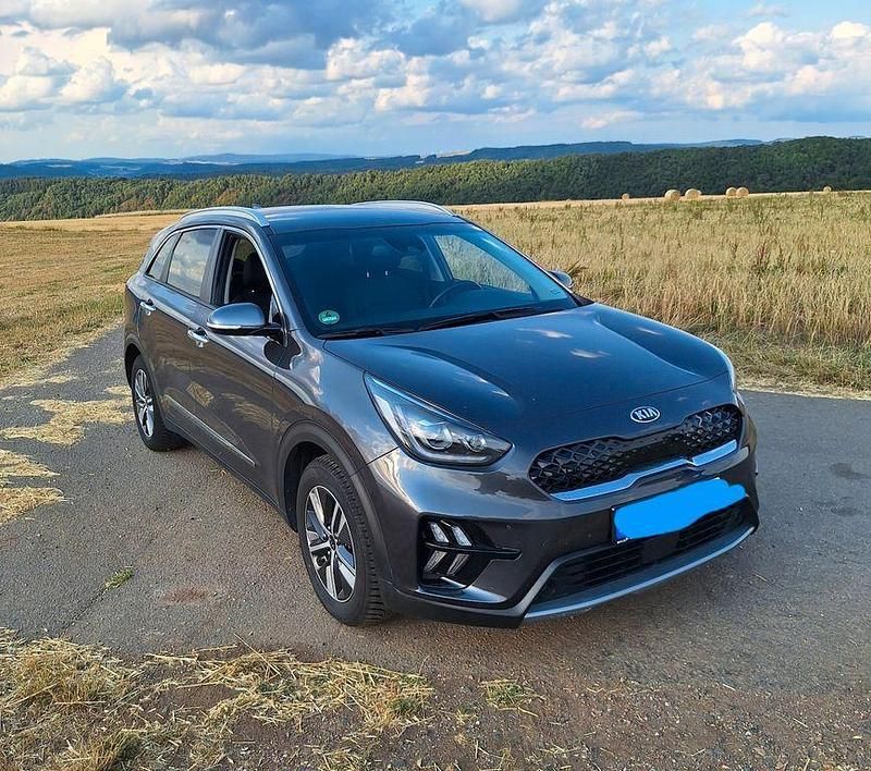 Grau Gebraucht 2021 Kia Niro SUV | 19.300 € (Superpreis) - Bild 1/4