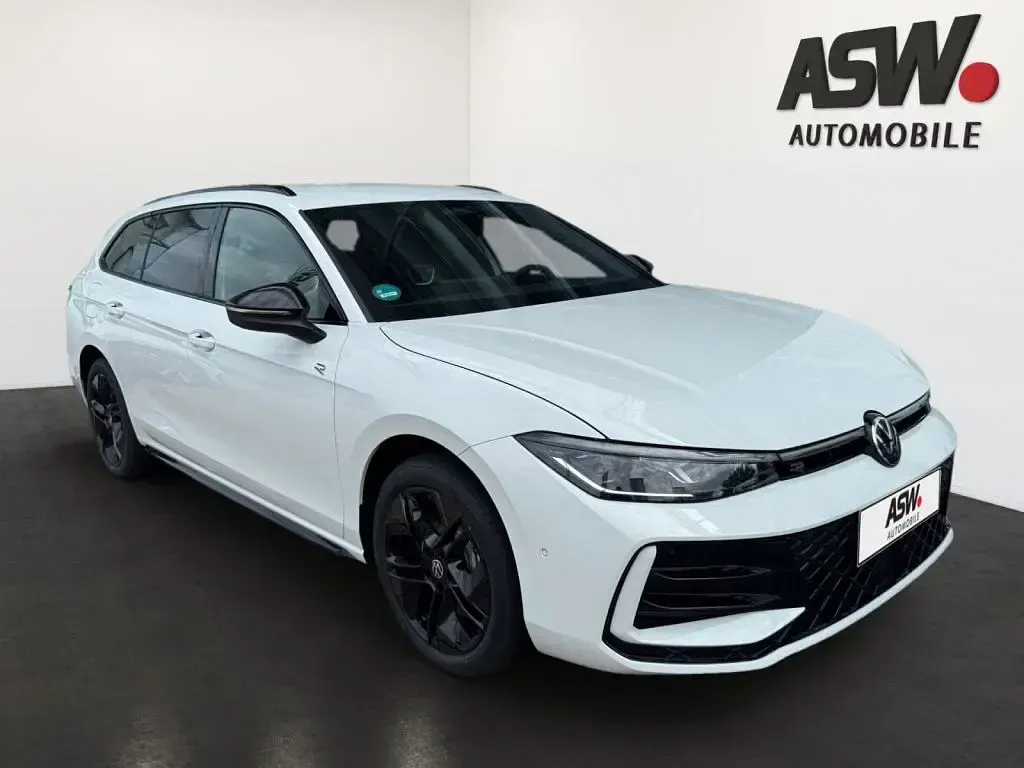 Gebraucht VW Passat R-line 177 PS (130 kW) 2025 Pure white Kombi