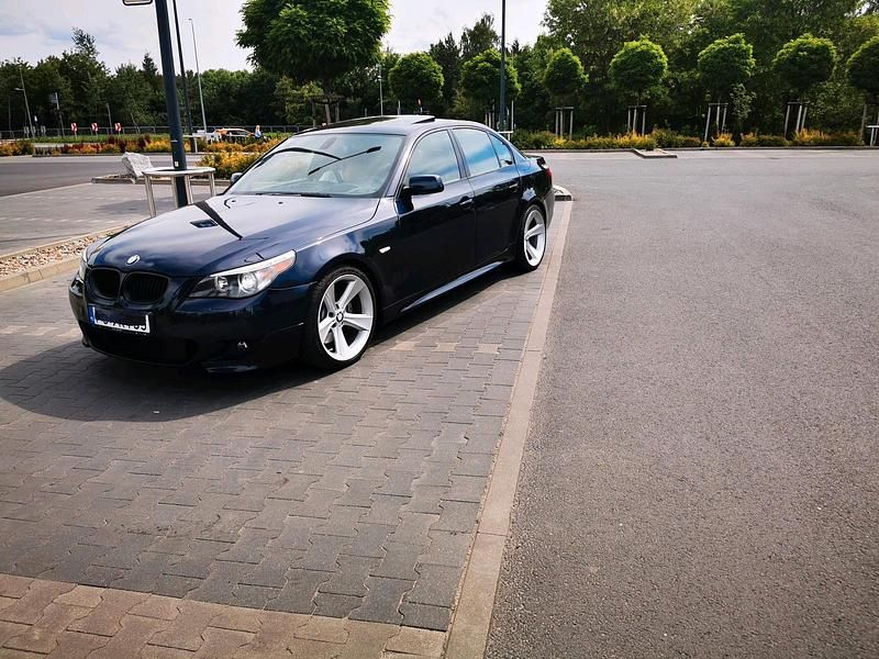 Gebraucht BMW 550 367 PS (269 kW) 2007 Blau Limousine