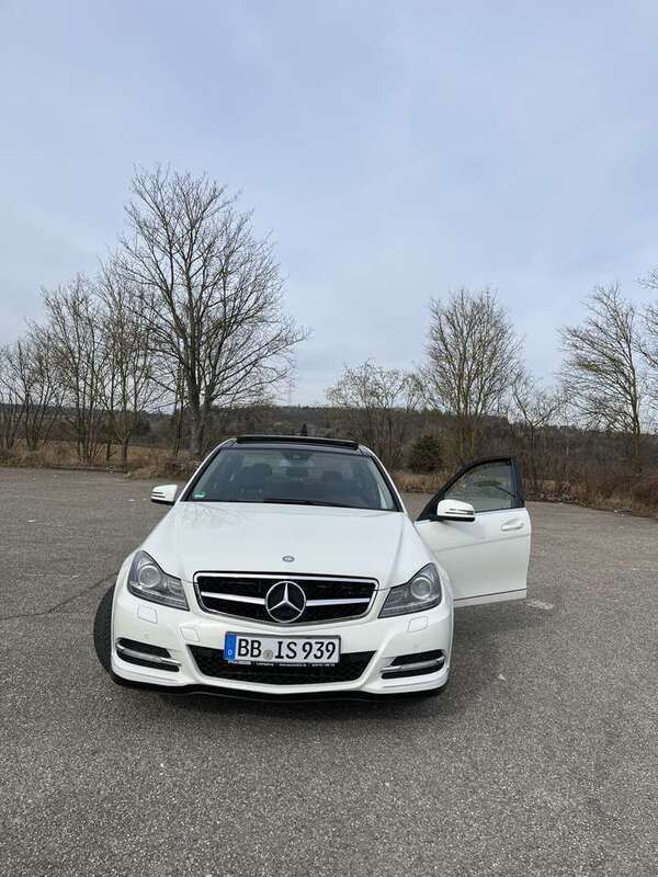 Weiß Gebraucht 2011 Mercedes C350 Avantgarde Limousine | 12.000 € (Fairer Preis) - Bild 1/4