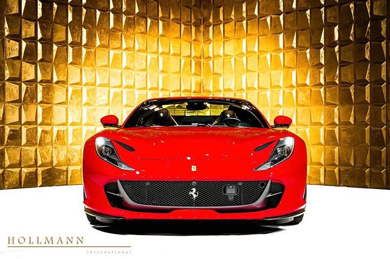 Gebraucht Ferrari 812 799 PS (587 kW) 2024 Rot Cabrio