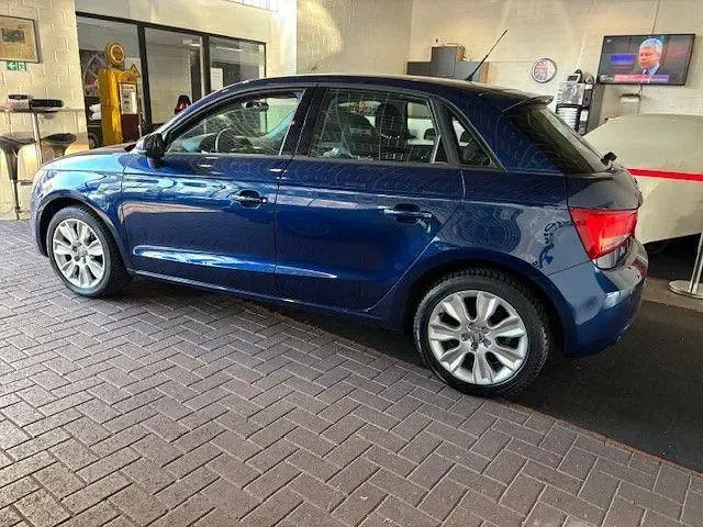 Gebraucht Audi A1 Sportback Ambition 86 PS (63 kW) 2015 Blau Kleinwagen